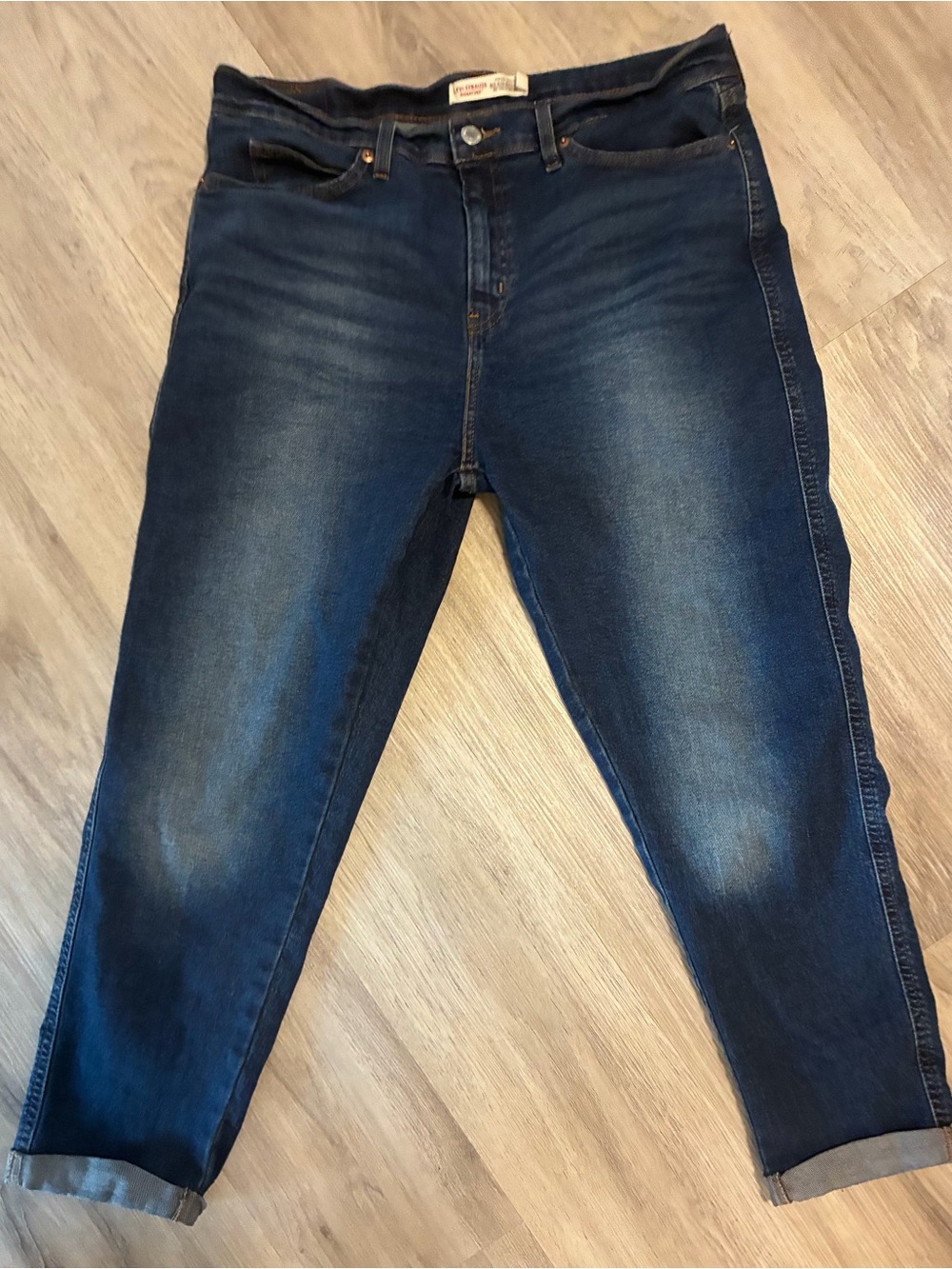 Women’s Dark Blue Washed Levi’s Jeans - Classic Casual Fit Cropped